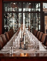 3 restaurantes; se sirve desayuno, almuerzo y cena; cocina local