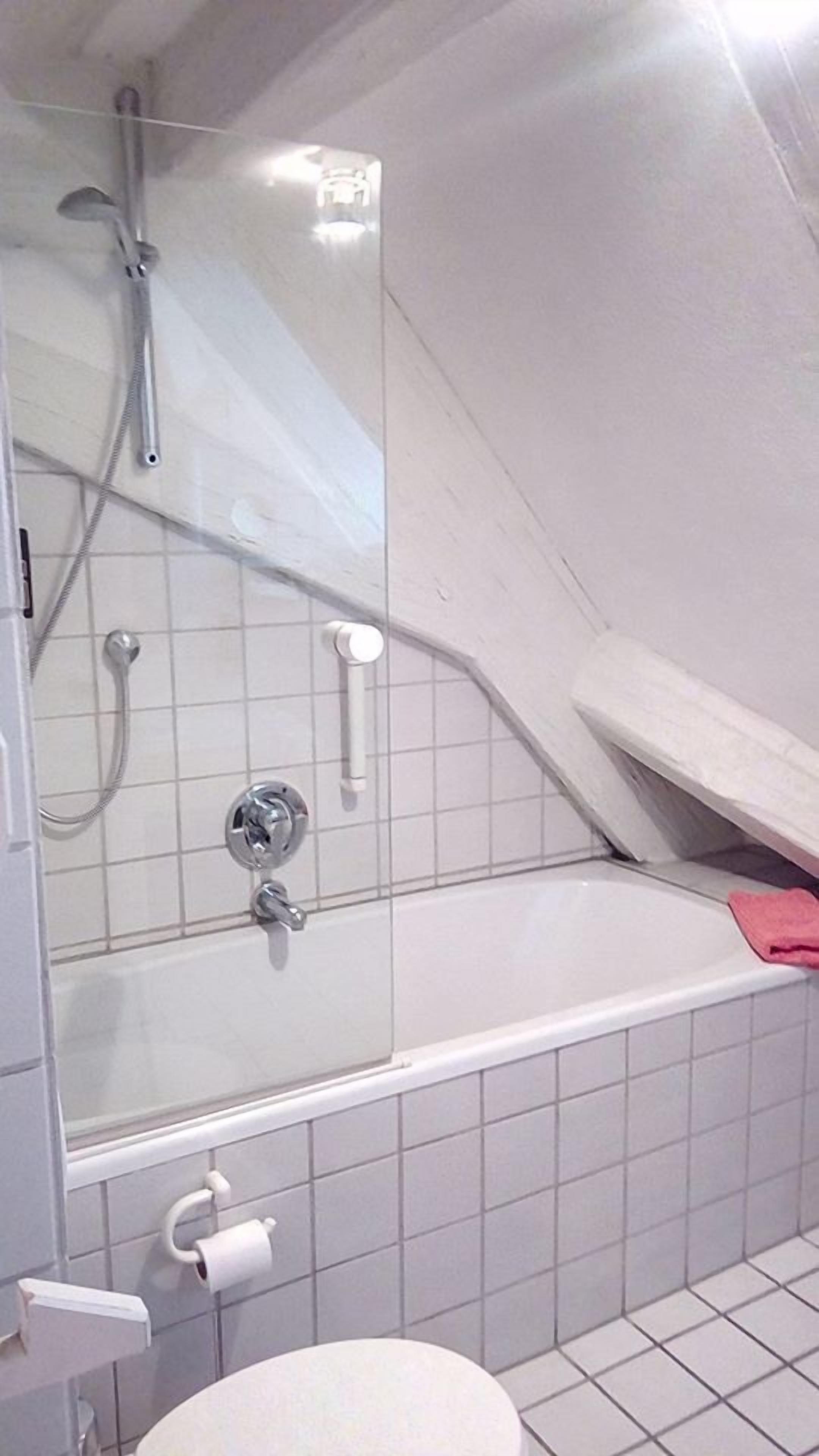 family room | bathroom | free toiletries, hair dryer, bathrobes, towels