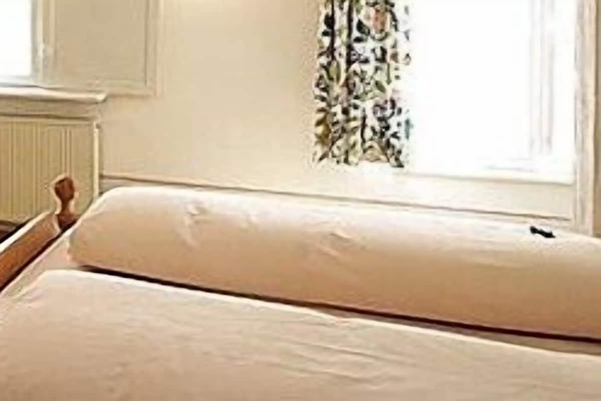 Chambre triple | Literie de qualité, minibar, bureau, lit de bébé (gratuit)
