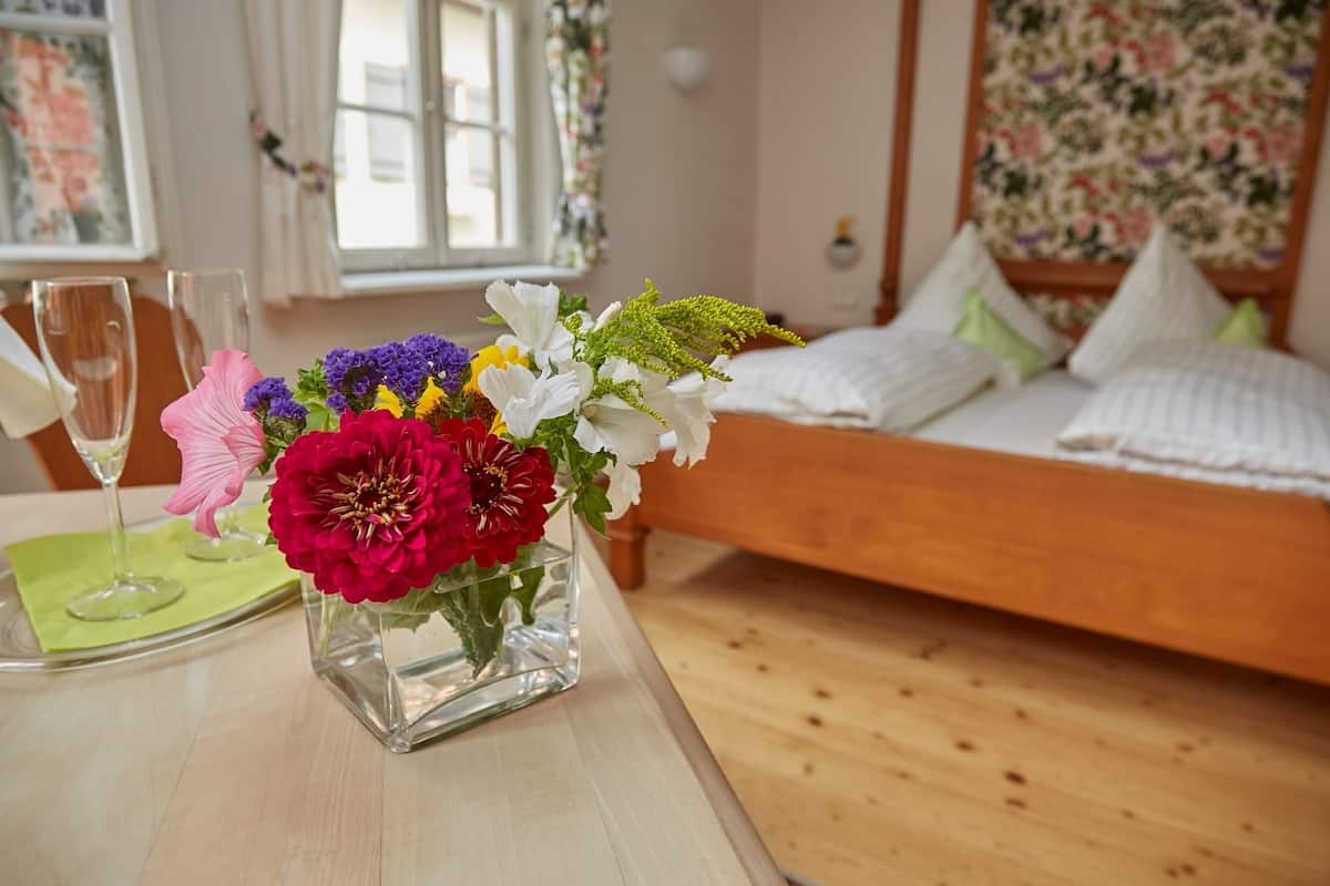 family room | premium bedding, minibar, desk, free cots/infant beds