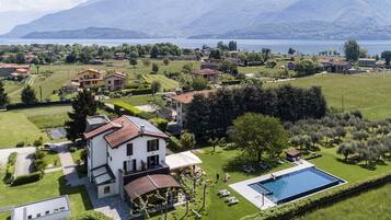 Seasonal outdoor pool, sun loungers