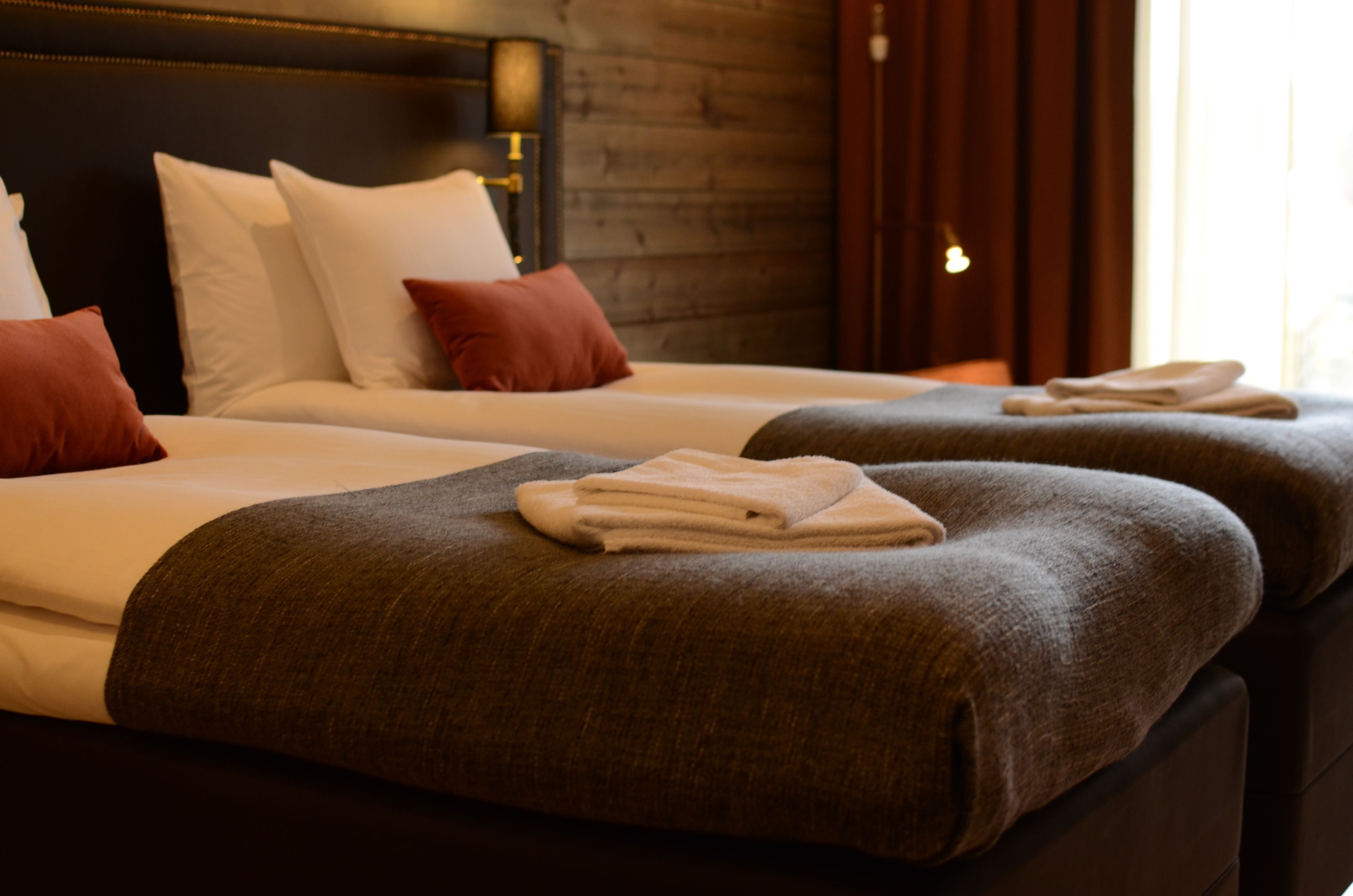 Desk, bed sheets
