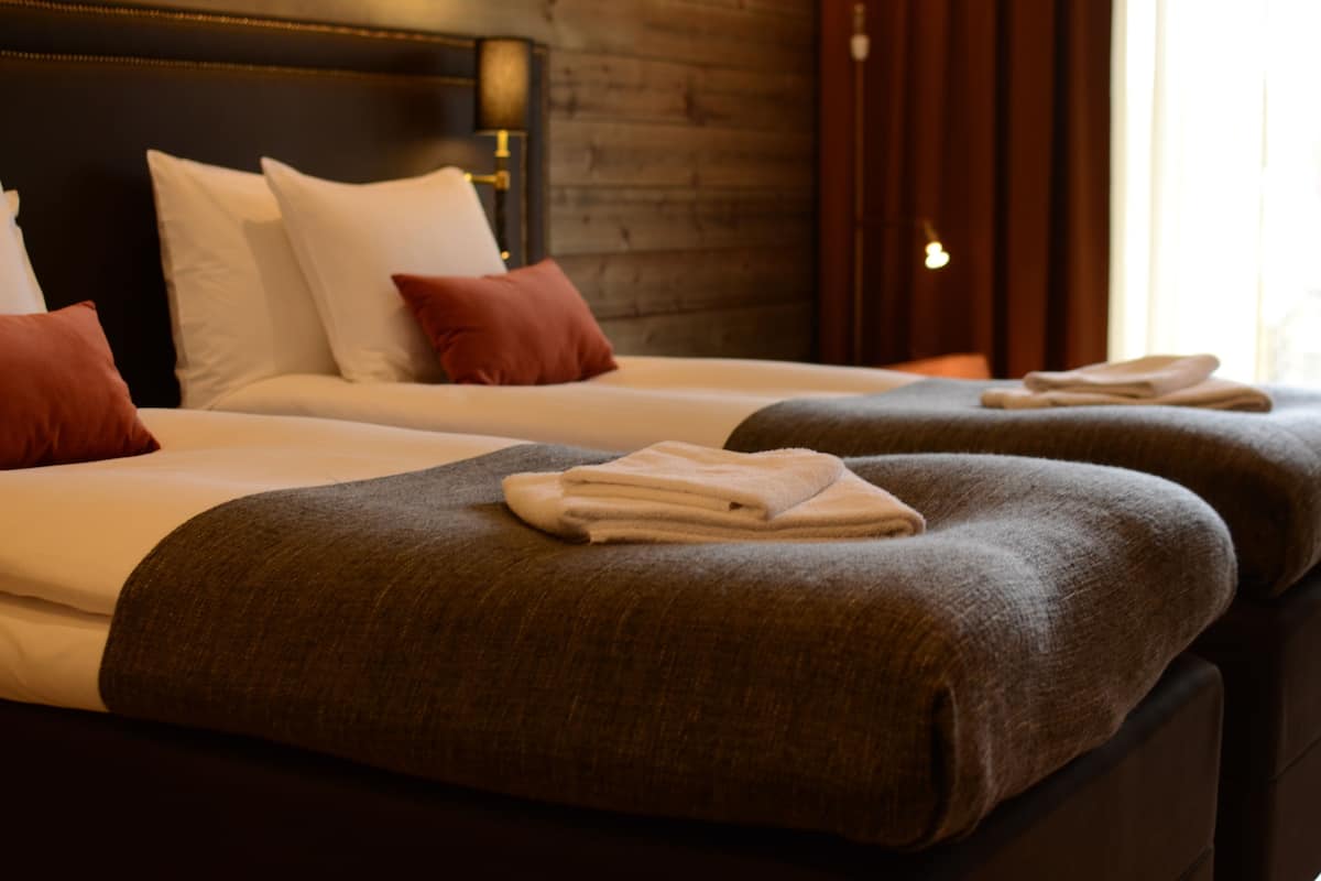 Desk, bed sheets