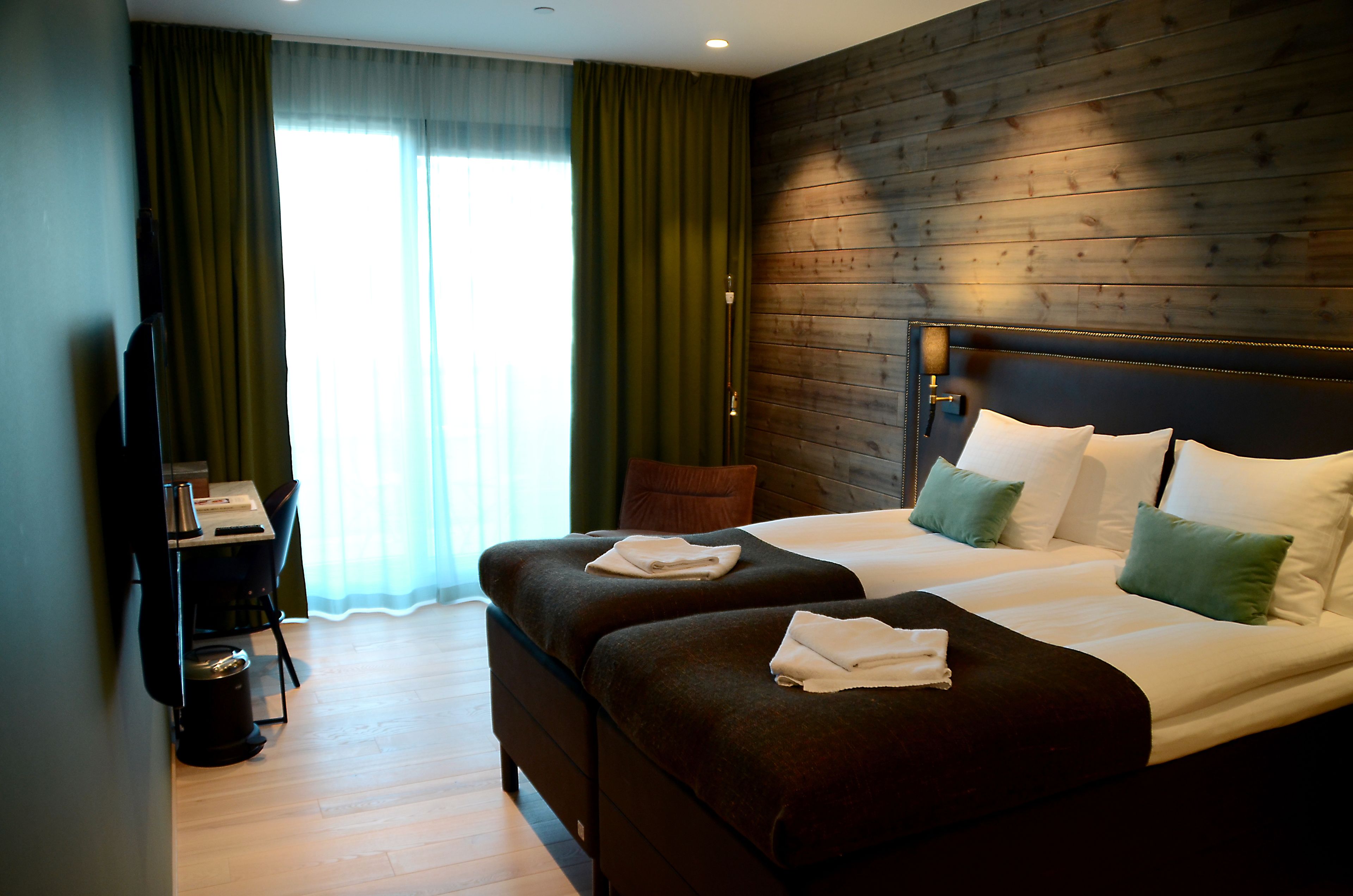 superior double room | 1 bedroom, desk, bed sheets