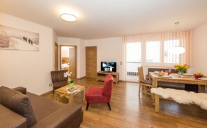 Apartment, 2 Bedrooms, Balcony (exkl. Final cleaning and city tax) | Servicio de comidas en la habitación