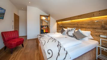 Apartment, 2 Bedrooms, Balcony (exkl. Final cleaning and city tax) | 2 bedrooms, down duvets, in-room safe, individually decorated