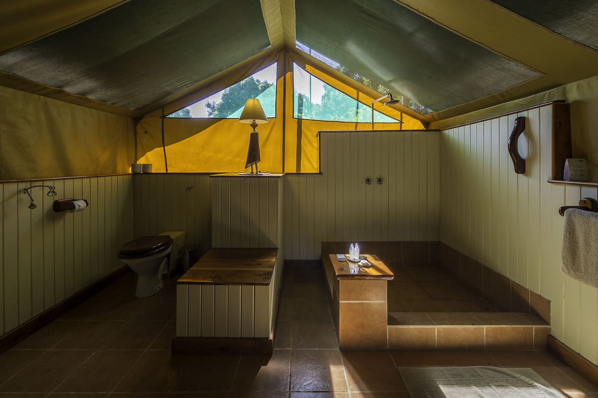 Tent | Bathroom | Shower, free toiletries, hair dryer, bathrobes