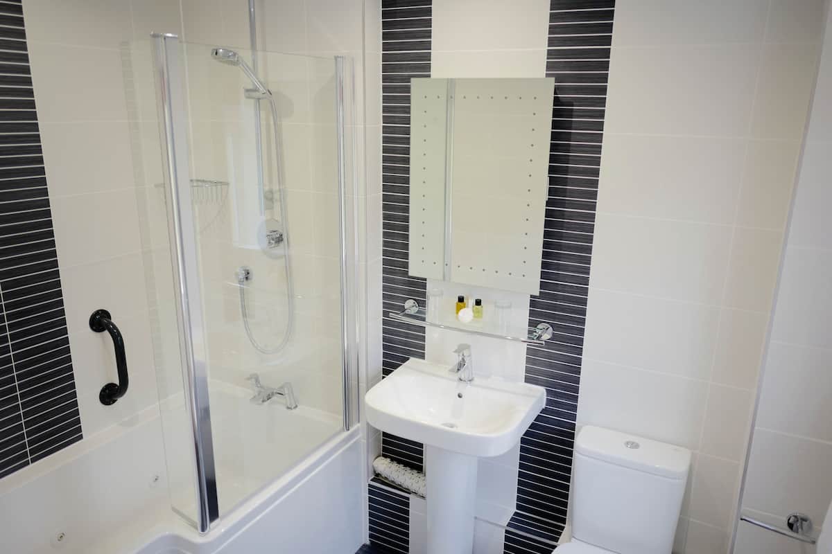 luxury room | bathroom | free toiletries, hair dryer, towels