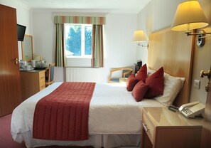 客房內保險箱、書桌、熨斗/熨衣板、搖籃/嬰兒床