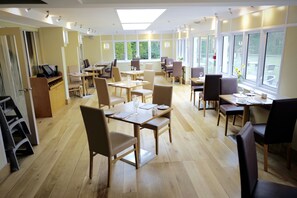 Se sirven desayunos, comidas y cenas 