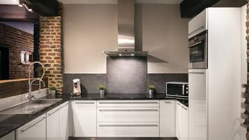 Deluxe Penthouse, 2 Bedrooms, Terrace | Private kitchen | Fridge, microwave, stovetop, coffee/tea maker