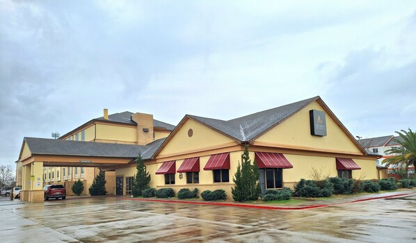 A yellow building with red awnings and a sign that reads "TRIDENT".