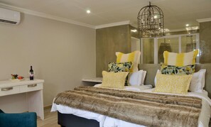 Luxury Room, 1 King Bed, Garden View | Minibar, in-room safe, desk, free WiFi - Country Boutique Hotel (Mbombela)