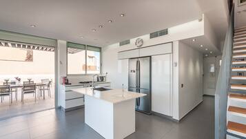 Premium Penthouse, 2 Bedrooms, Terrace, Beach View | In-room dining