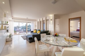 Premium Apartment, 3 Bedrooms, Beach View | In-room dining - Magical Sea View (Eilat)