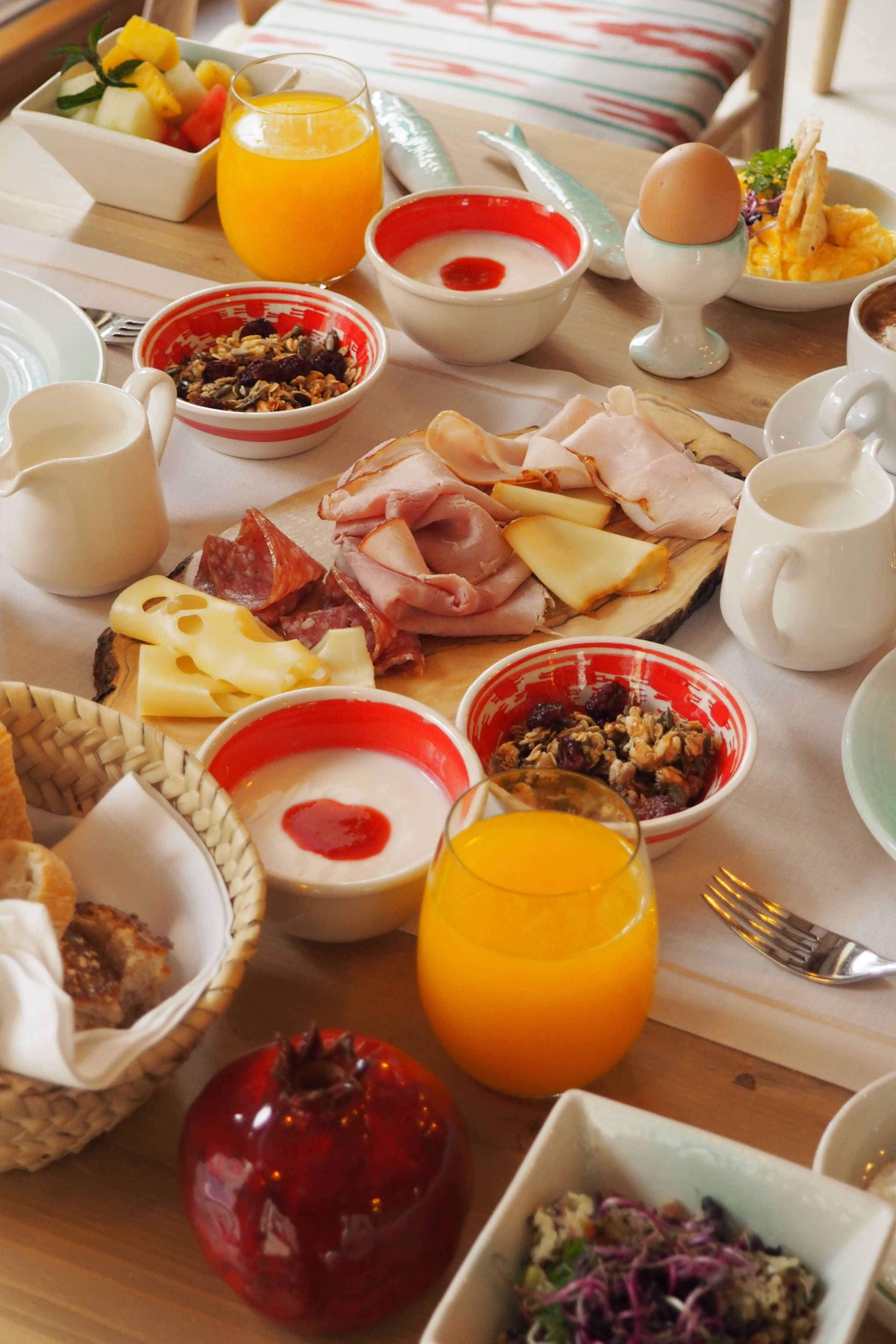 A breakfast tray with various foods and drinks.