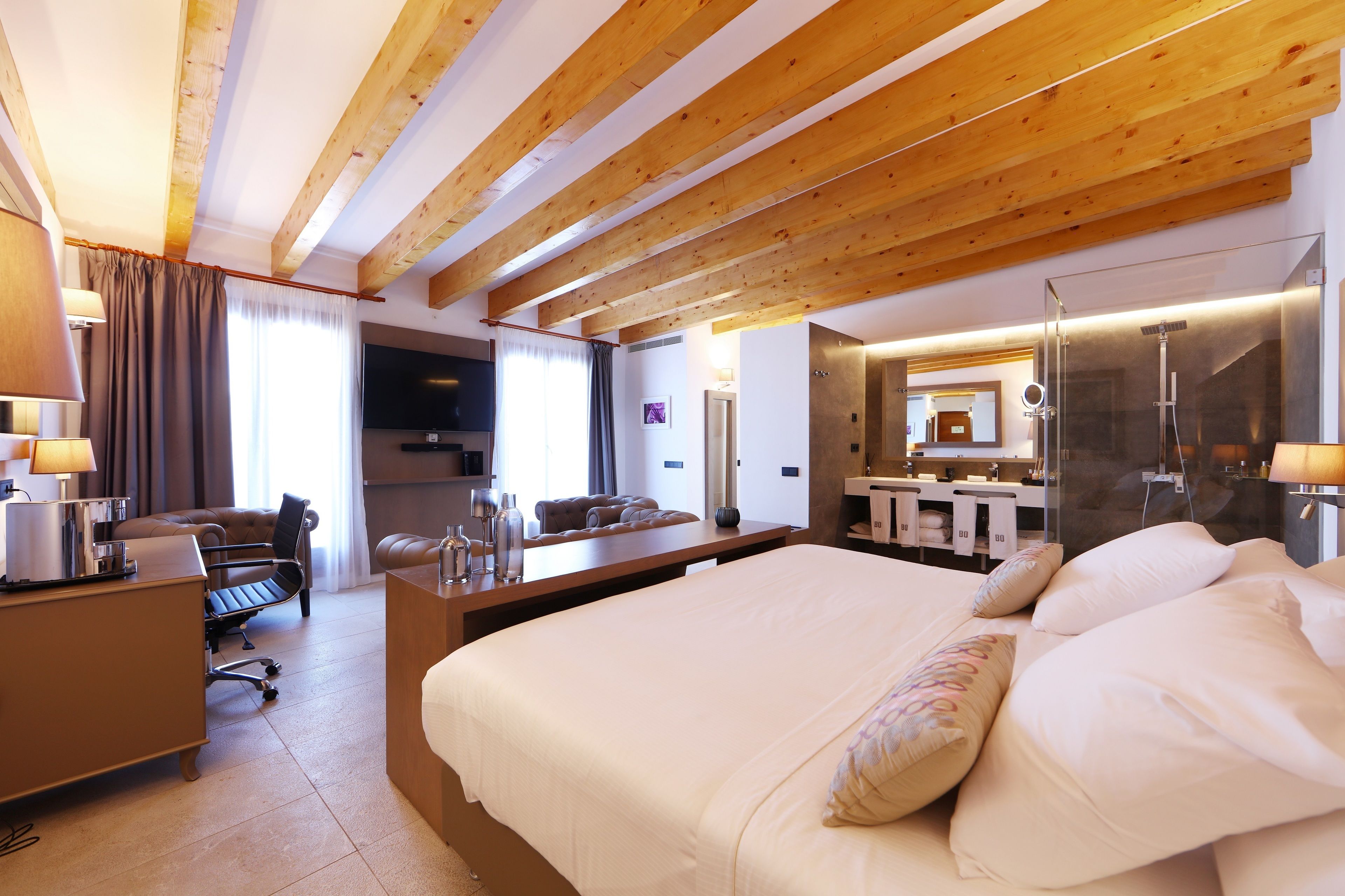 1 bedroom, premium bedding, minibar, in-room safe