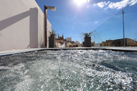 Bañera de hidromasaje exterior