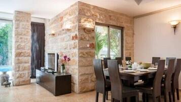 Premium Villa, 6 Bedrooms, Private Pool | In-room dining