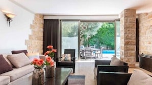 Premium Villa, 6 Bedrooms, Private Pool | Living room - Villa - Herzliya Pituah (Herzliya)