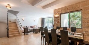 Premium Villa, 6 Bedrooms, Private Pool | In-room dining