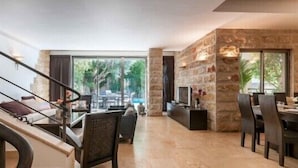 Premium Villa, 6 Bedrooms, Private Pool | Living room - Villa - Herzliya Pituah (Herzliya)