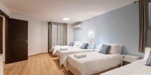 Premium-Villa, 6 Schlafzimmer, eigener Pool | 6 Schlafzimmer, hochwertige Bettwaren, Zimmersafe, Bügeleisen/Bügelbrett