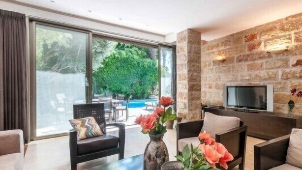 Premium Villa, 6 Bedrooms, Private Pool | Living room - Villa - Herzliya Pituah (Herzliya)