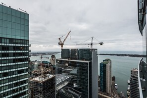 ラグジュアリー コンドミニアム 1 ベッドルーム レイクビュー レイクサイド | 部屋からの景観