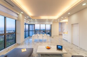 Panoramic Apartment, 2 Bedrooms, Kitchen, City View | Living room | Flat-screen TV - Magical View - Central City (Jerusalem)