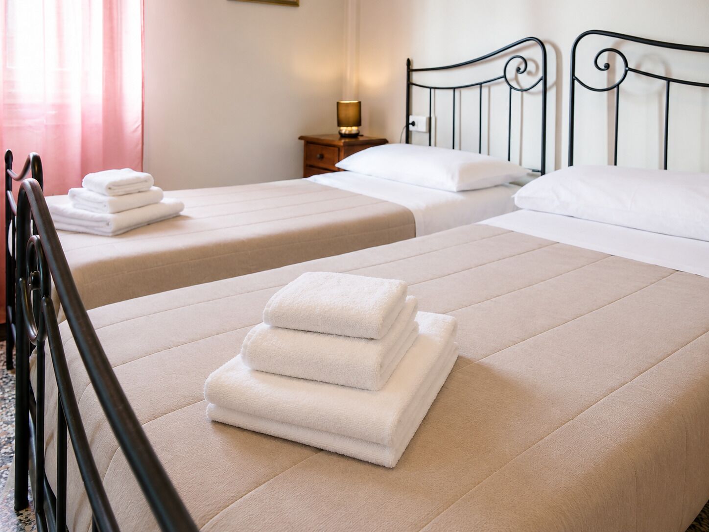 Ropa de cama de alta calidad, cubrecamas y colchones con efecto memoria 