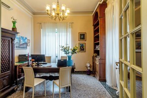 Reception - Villa Catelli B&B (Lucca)