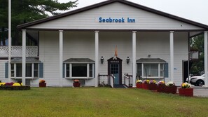 Exterior - Seabrook Inn (Seabrook)