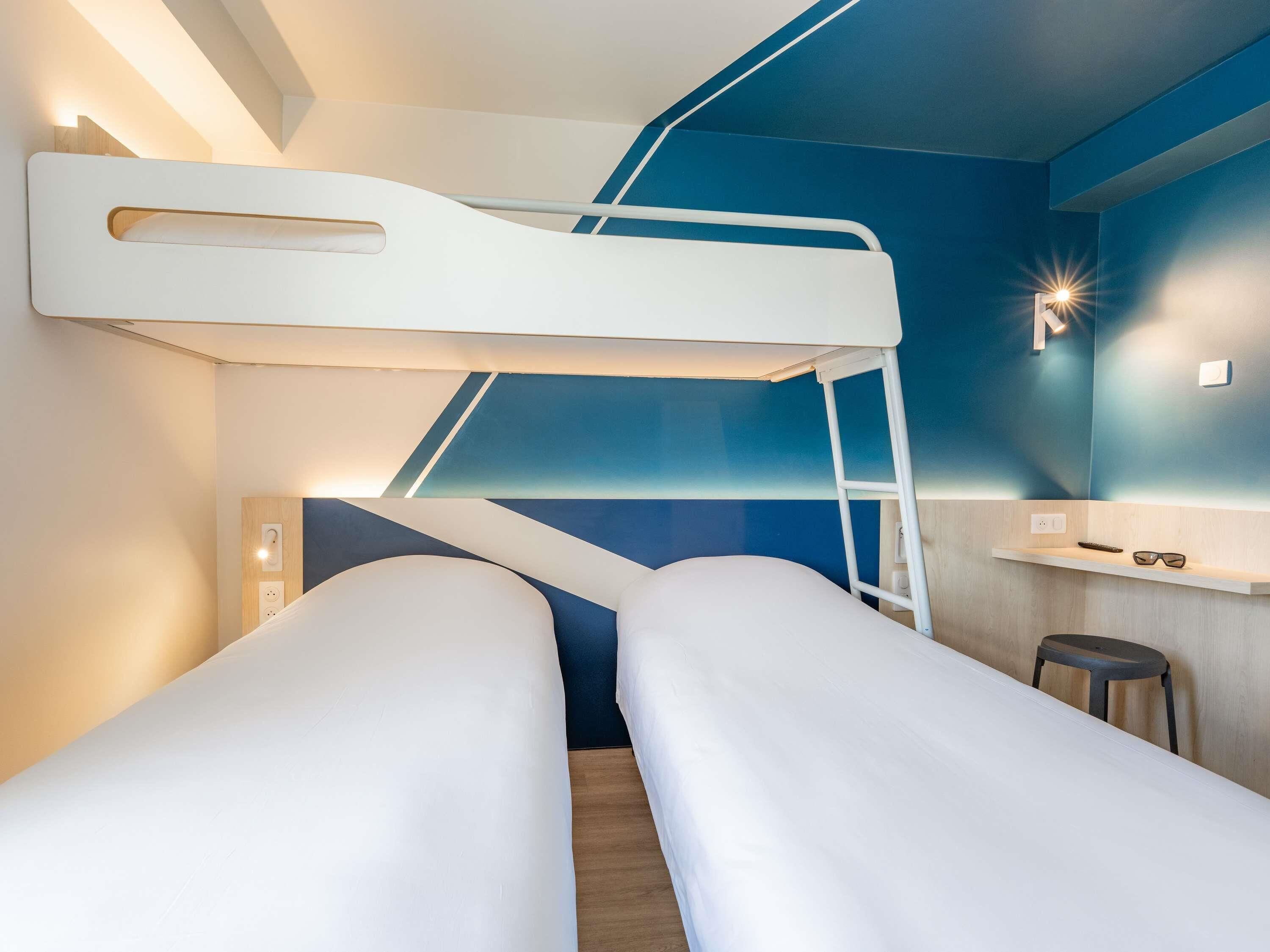 Dreibettzimmer, 3 Einzelbetten | Schreibtisch, schallisolierte Zimmer, kostenloses WLAN, Bettwäsche