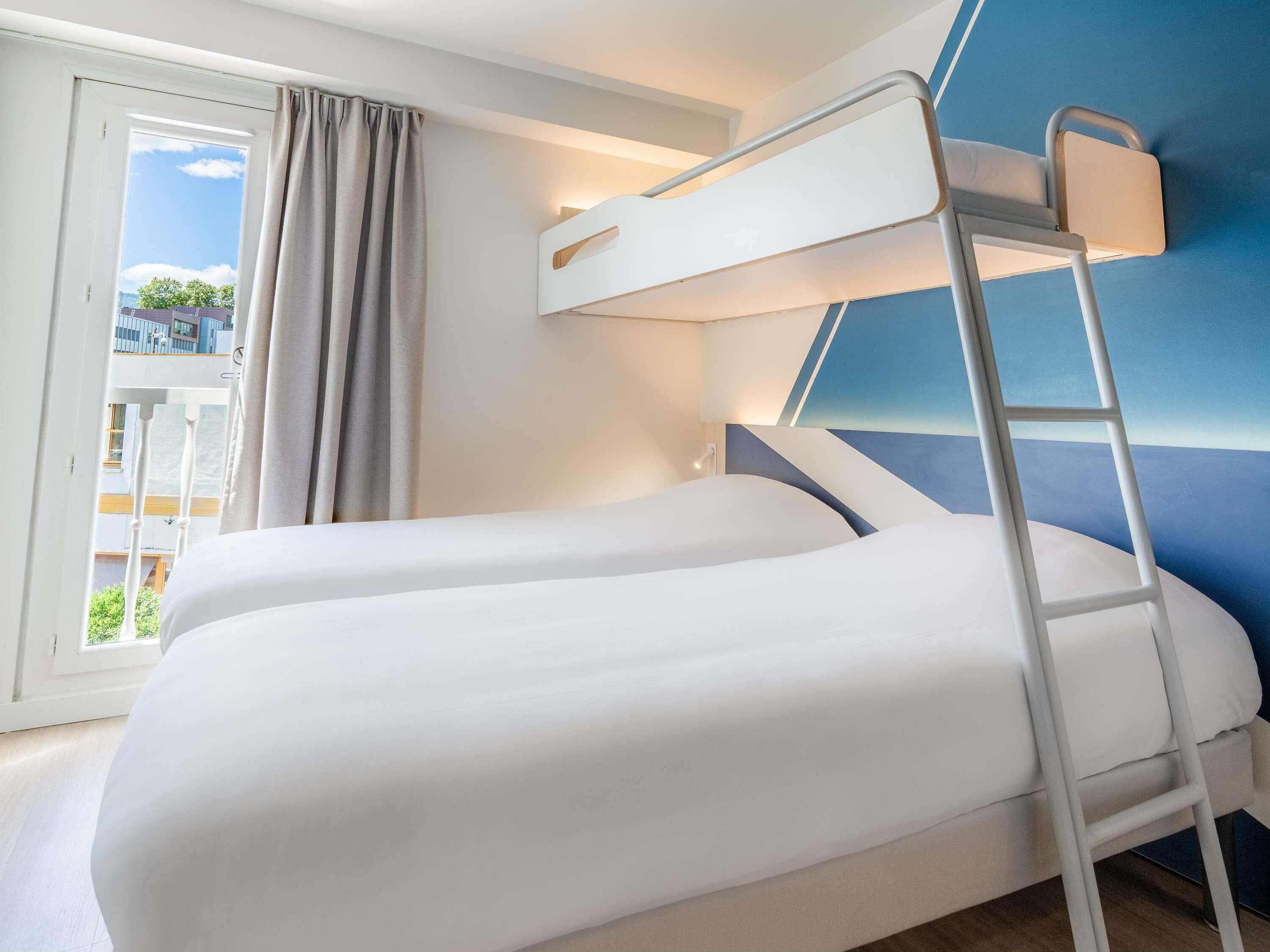 Chambre Triple, 3 lits une place