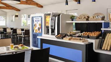 Daily buffet breakfast (EUR 7.5 per person)