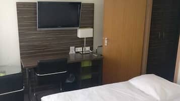 Double Room (Extra Bed) | Desk, blackout curtains, soundproofing, free WiFi
