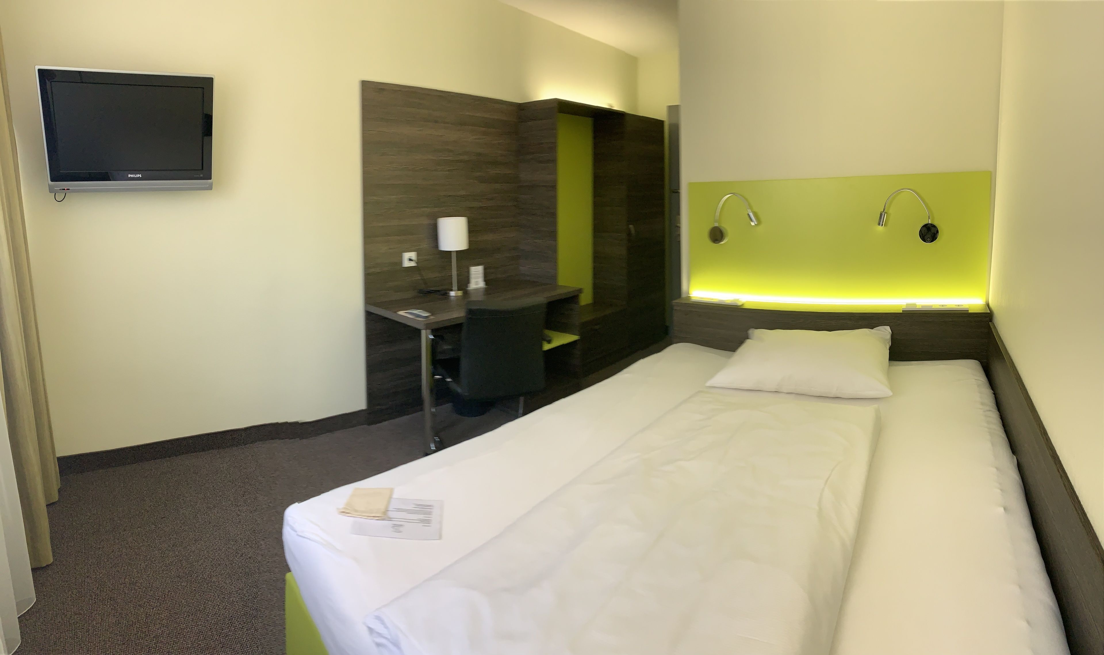 standard double room | desk, blackout curtains, soundproofing, free wifi