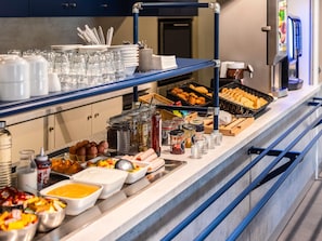 Petit déjeuner buffet servi tous les jours en supplément