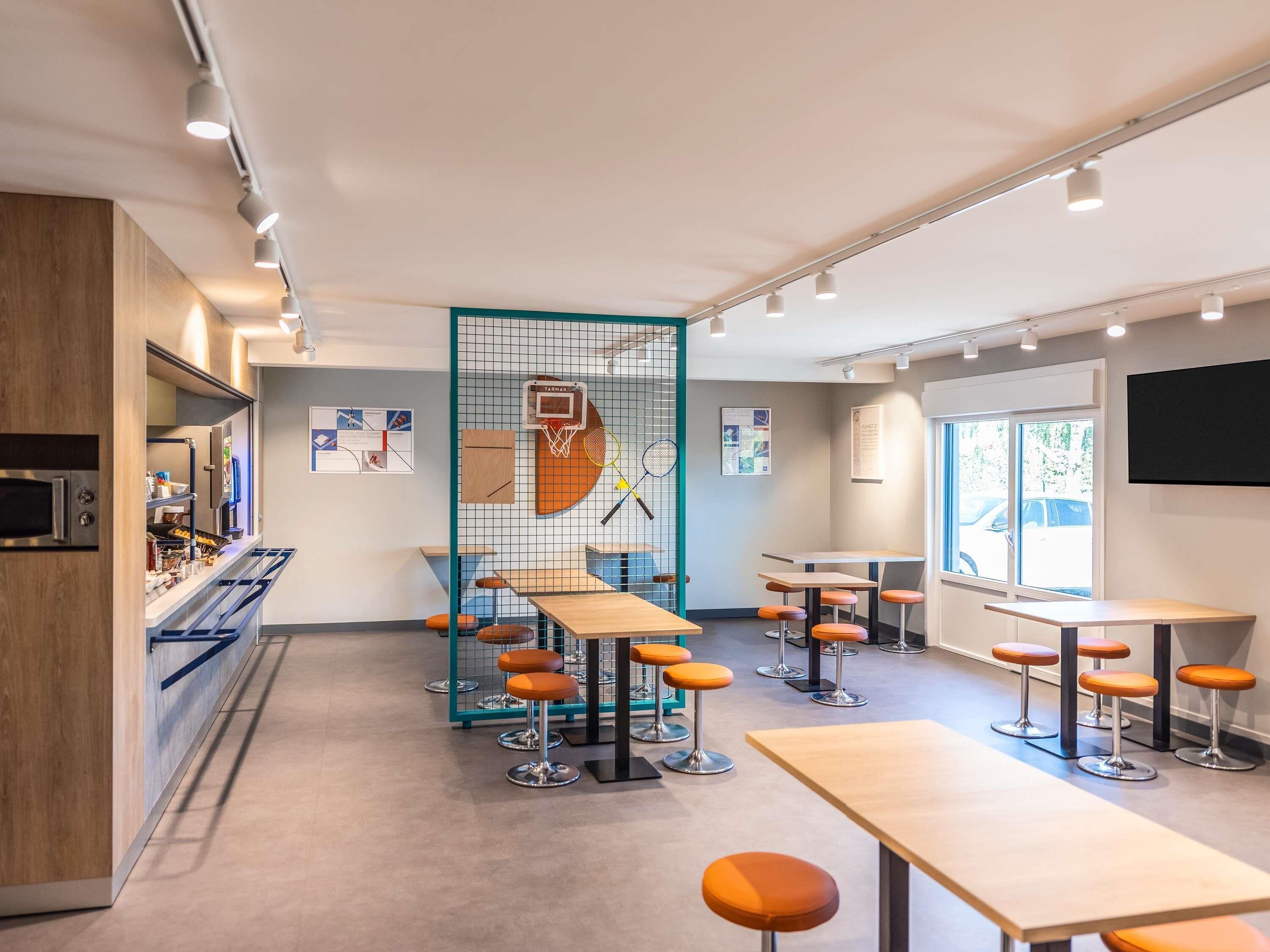 daily buffet breakfast (eur 9.5 per person)