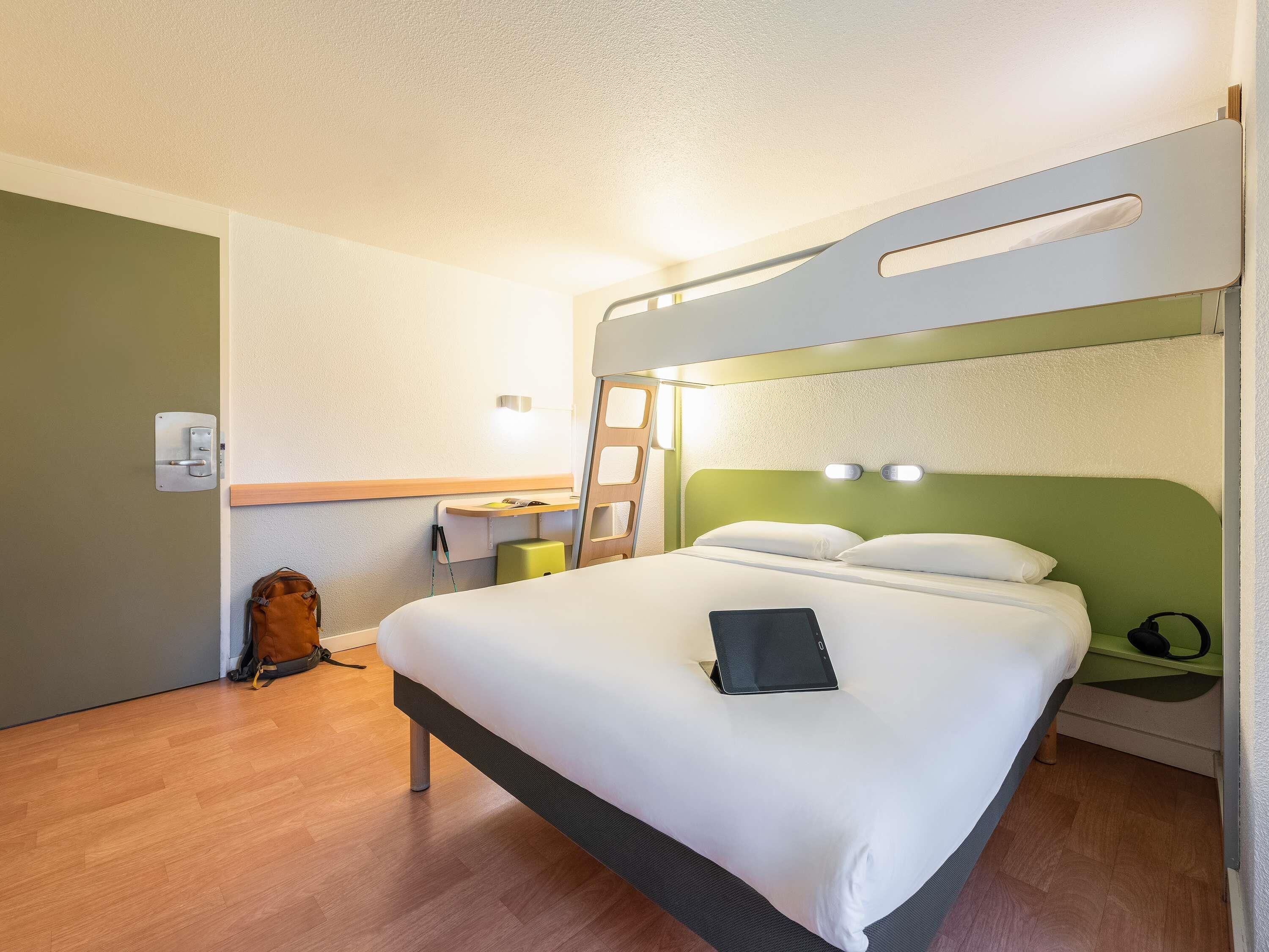 triple room, multiple beds | desk, cots/infant beds, free wifi