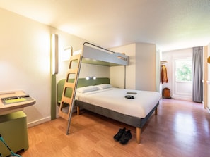 Triple Room, Multiple Beds | Desk, cribs/infant beds, free WiFi