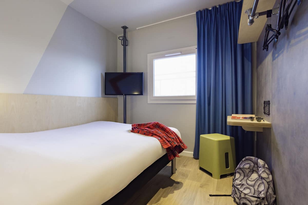 Room, 1 Double Bed | Desk, free WiFi, bed sheets