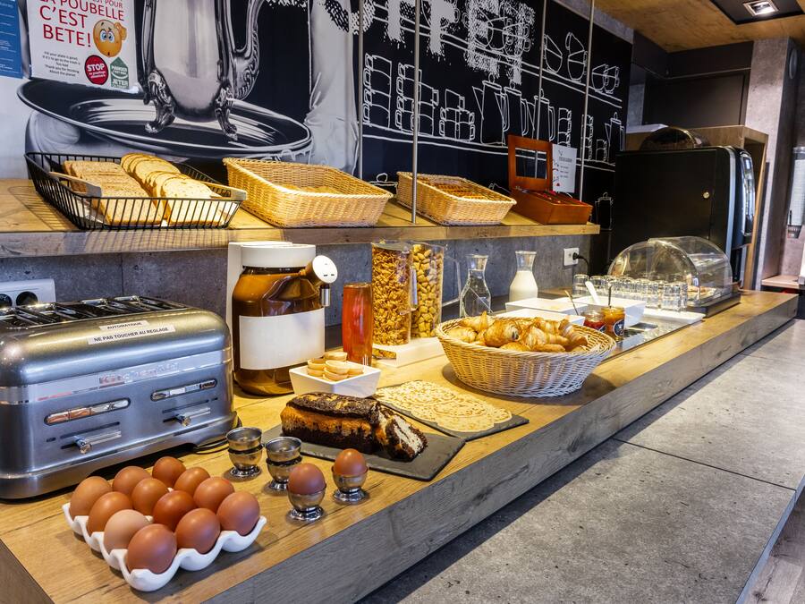 Daily buffet breakfast (EUR 9.90 per person)