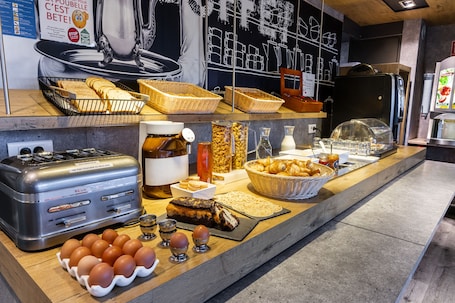 Daily buffet breakfast for a fee. ibis budget Villemomble