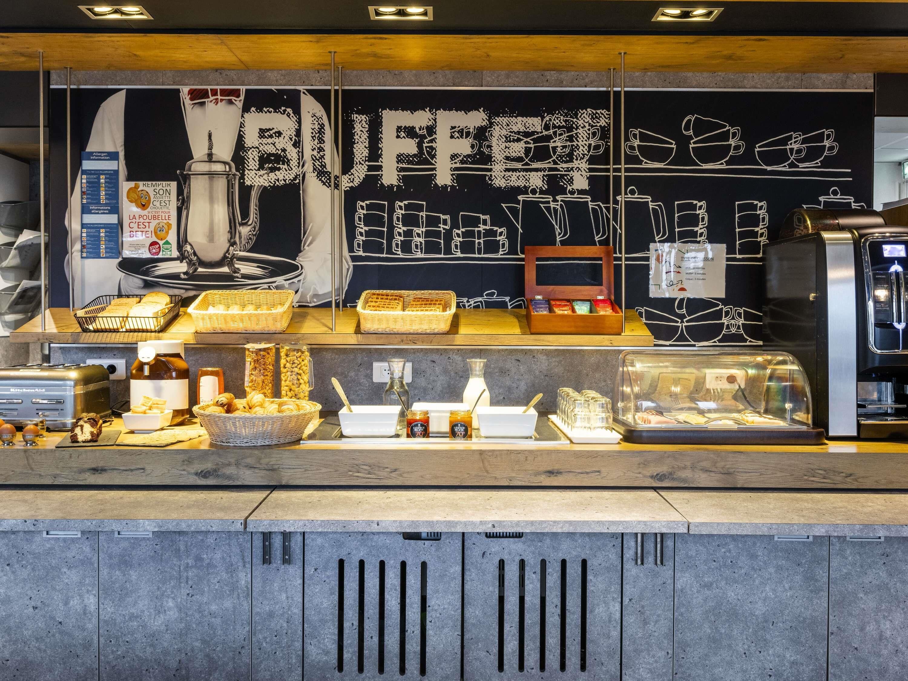 Tägliches Frühstücksbuffet (9.90 EUR pro Person)