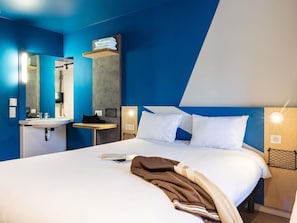 Desk, free WiFi, bed sheets