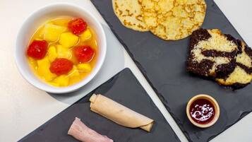 Petit déjeuner buffet servi tous les jours en supplément