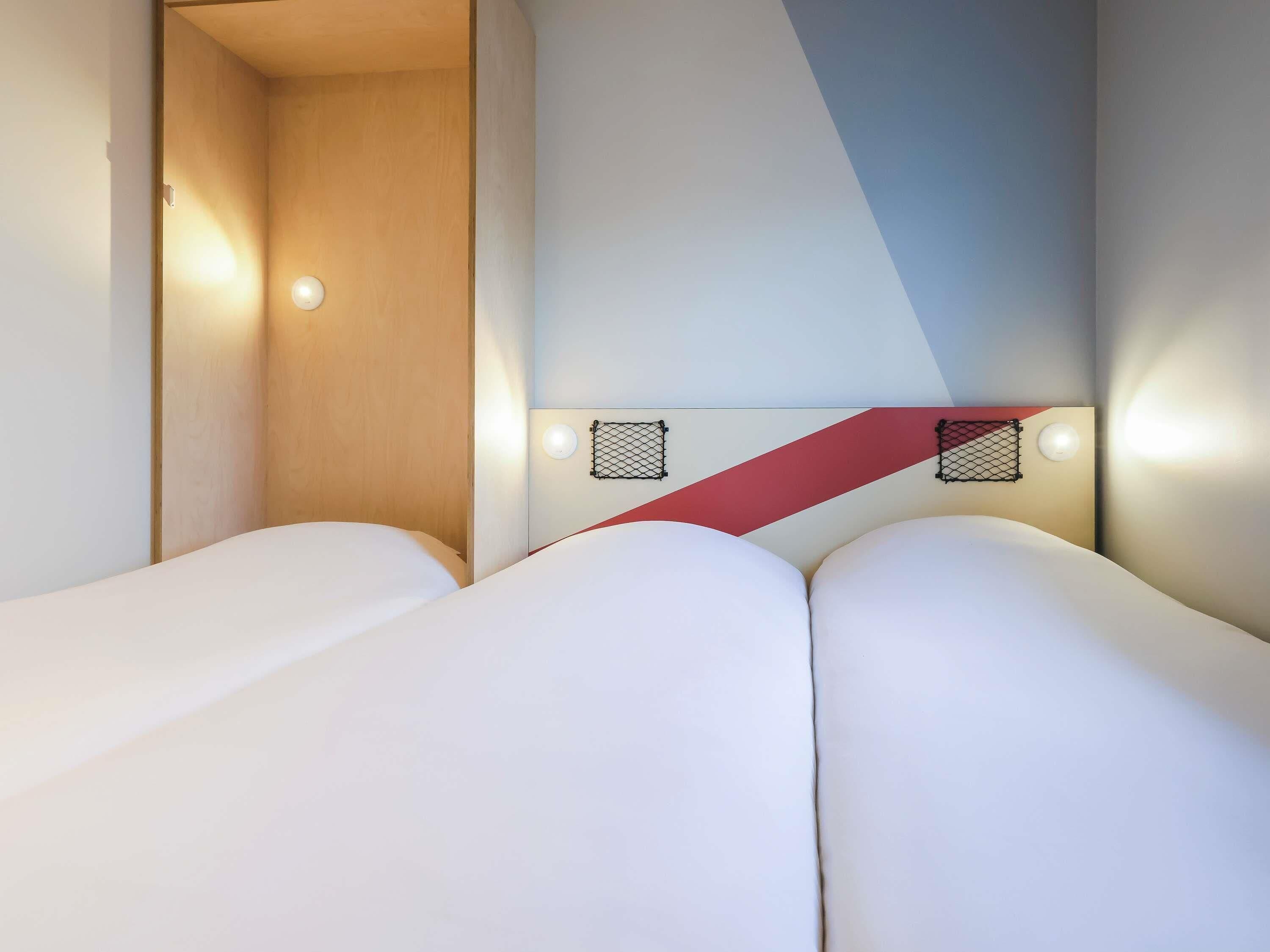 Kamer, 3 eenpersoonsbedden (3 people) | Een bureau, een laptopwerkplek, gratis wifi, beddengoed