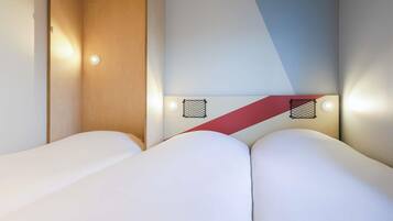 Kamer, 3 eenpersoonsbedden (3 people) | Een bureau, een laptopwerkplek, gratis wifi, beddengoed